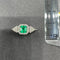 Bague 54 Bague en or blanc 18 kt avec émeraude de Colombie et diamants 58 Facettes