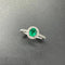 Bague 53 Bague en or blanc 18 kt avec émeraude de Colombie et diamants 58 Facettes