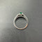 Bague 53 Bague en or blanc 18 kt avec émeraude de Colombie et diamants 58 Facettes