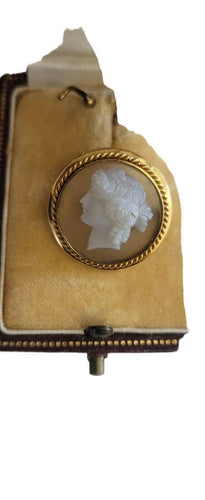 Broche Napoléon III - Broche camée en agate en or jaune 18 carats 58 Facettes