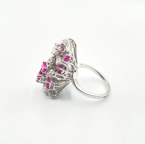 Bague 57 Bague florale vintage en or gris 18 carats, diamants et rubis 58 Facettes