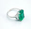 Bague 52 Bague émeraude en or blanc et diamants trapèzes 58 Facettes