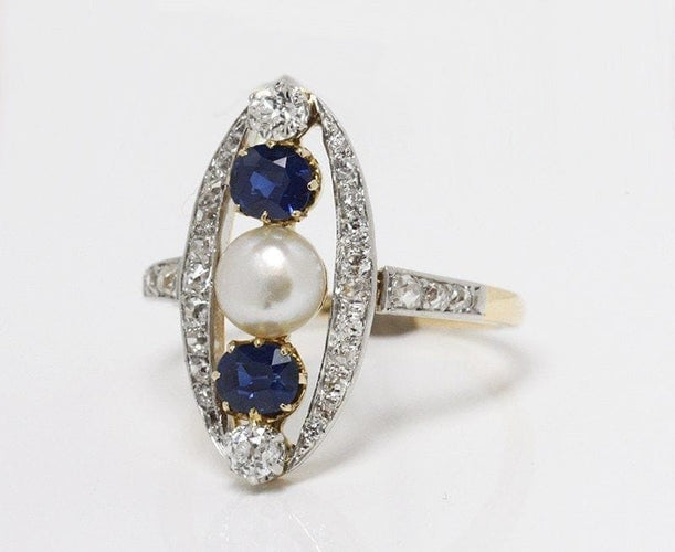 Bague 55 Bague marquise Belle Époque en or et platine, diamants, saphirs et perle fine 58 Facettes