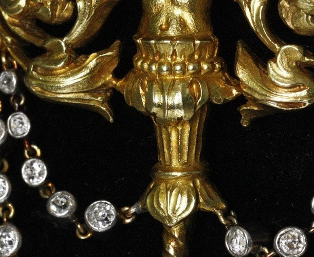 Broche Salt et Schlosberg - Broche Néo-Renaissance en or avec émeraude, diamants et perle 58 Facettes