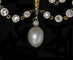 Broche Salt et Schlosberg - Broche Néo-Renaissance en or avec émeraude, diamants et perle 58 Facettes