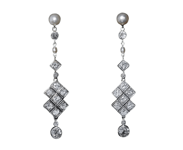 Boucles d'oreilles Art Déco - Boucles d’oreilles pendantes en platine, diamants et perles fines 58 Facettes
