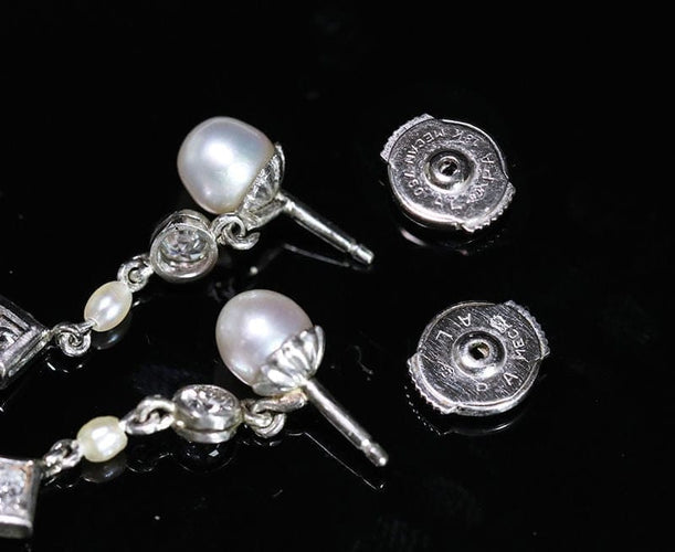 Boucles d'oreilles Art Déco - Boucles d’oreilles pendantes en platine, diamants et perles fines 58 Facettes