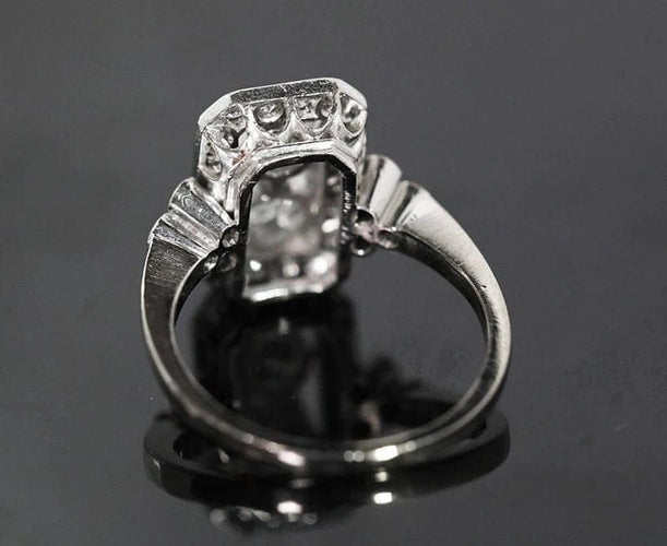 Bague 53 Bague Art déco en platine et diamants, vers 1920 58 Facettes