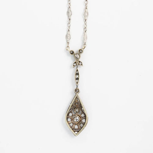 Collier Collier avec pendentif en or blanc 18 carats, argent et diamants 58 Facettes