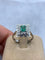 Bague 56 Bague vintage rectangulaire en or blanc 18 carats émeraude et diamants 58 Facettes
