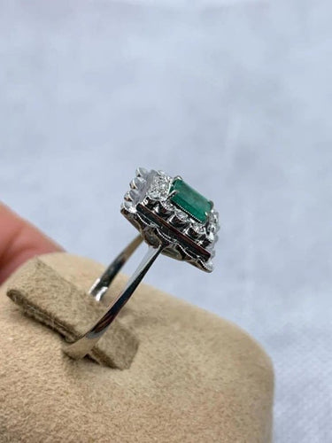 Bague 56 Bague vintage rectangulaire en or blanc 18 carats émeraude et diamants 58 Facettes