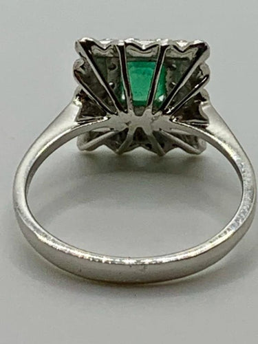 Bague 56 Bague vintage rectangulaire en or blanc 18 carats émeraude et diamants 58 Facettes