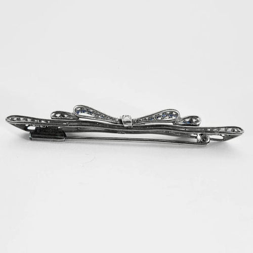 Broche Broche ruban en platine - Diamants et saphirs calibrés 58 Facettes YD4
