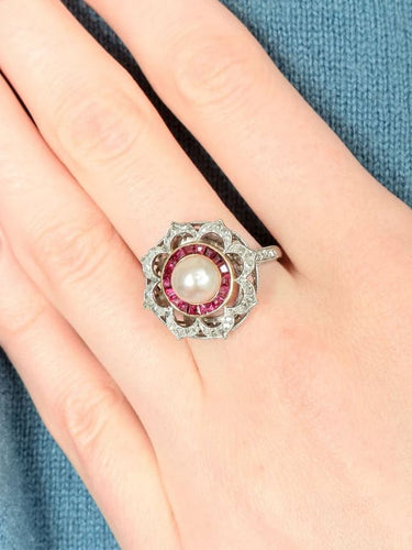 Bague 56 Bague Belle Époque en platine avec perle, rubis et diamants 58 Facettes 1383