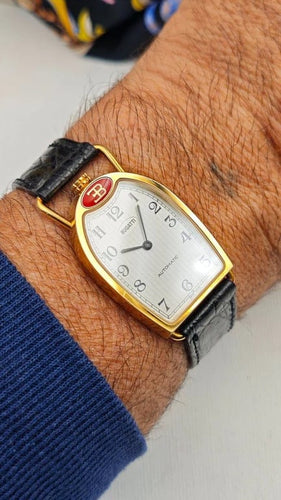 Montre Bugatti - Montre Calandre automatique en or jaune 18 carats 58 Facettes