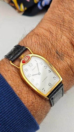 Montre Bugatti - Montre Calandre automatique en or jaune 18 carats 58 Facettes
