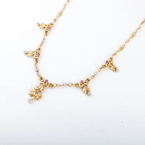 Collier Collier draperie en or jaune 750 avec rubis et diamants 58 Facettes