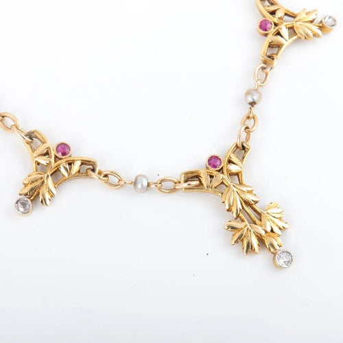 Collier Collier draperie en or jaune 750 avec rubis et diamants 58 Facettes