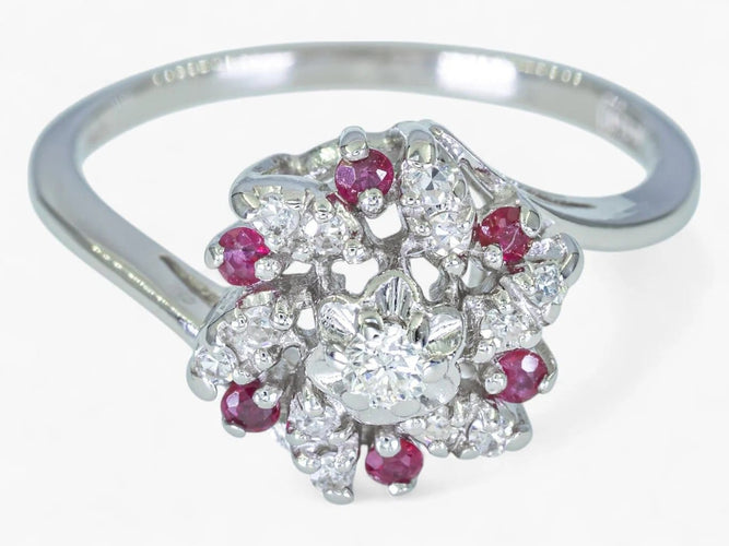 Bague Bague en or 14 carats avec diamant 0,18 ct et rubis 0,06 ct 58 Facettes AN86