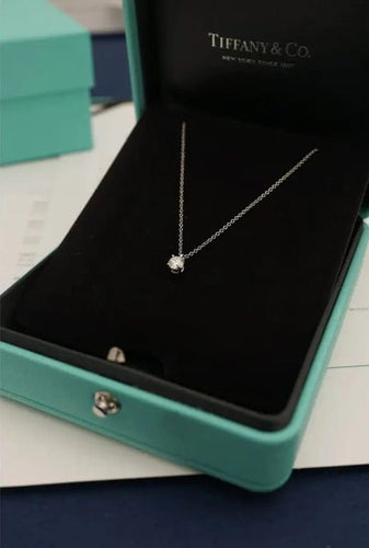 Collier Tiffany & Co. - Collier solitaire en platine serti d’un diamant 0,28 ct 58 Facettes