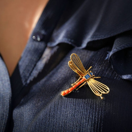 Broche Marchak Libellule - Broche en or jaune 18 carats, corail et corindons 58 Facettes