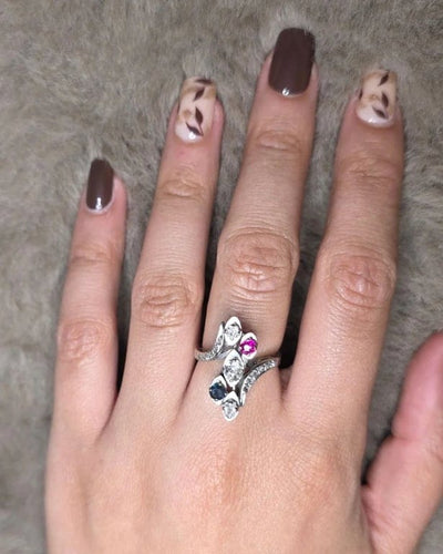 Bague 54 Bague marquise trilogie en or gris 18k avec diamants, saphir et rubis 58 Facettes