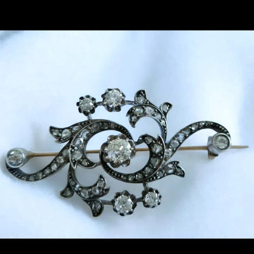 Broche Broche ancienne en or jaune 18 carats et diamants taille ancienne 58 Facettes