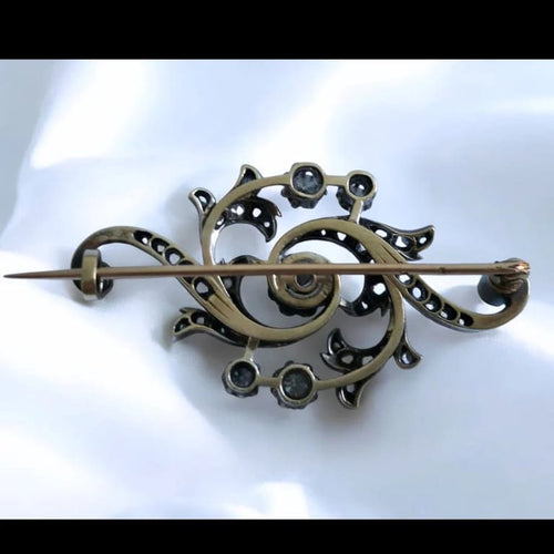 Broche Broche ancienne en or jaune 18 carats et diamants taille ancienne 58 Facettes