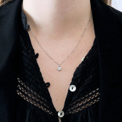 Collier Collier pendentif en or gris 18K avec diamant taille brillant 58 Facettes LF18