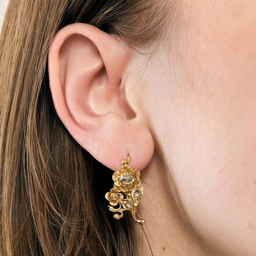 Boucles d'oreilles Boucles d’oreilles provençales - Motif floral en or jaune 18K et diamants 58 Facettes LF24