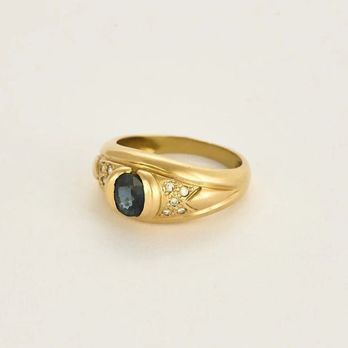 Bague 53 1/2 Bague en or jaune 18 carats sertie d’un saphir et de diamants 58 Facettes 238