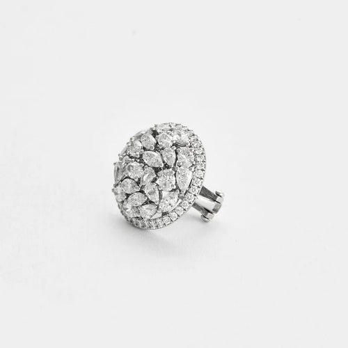 Boucles d'oreilles Messika - Boucles d’oreilles rondes pavées en or blanc et diamants 58 Facettes