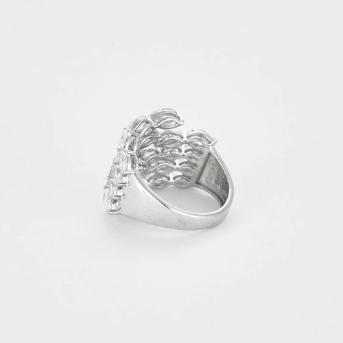 Bague 56 Bague en or blanc 18 carats sertie de diamants taille marquise 58 Facettes