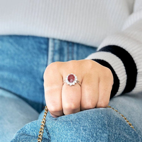 Bague 53 Bague marguerite en or blanc 18 carats avec rubis et diamants 58 Facettes