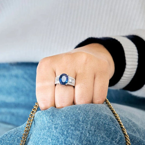 Bague 53 Bague en or blanc 18 carats avec saphir ovale et diamants 58 Facettes