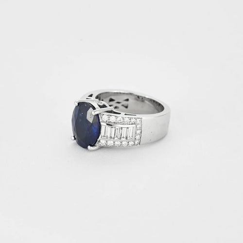 Bague 53 Bague en or blanc 18 carats avec saphir ovale et diamants 58 Facettes
