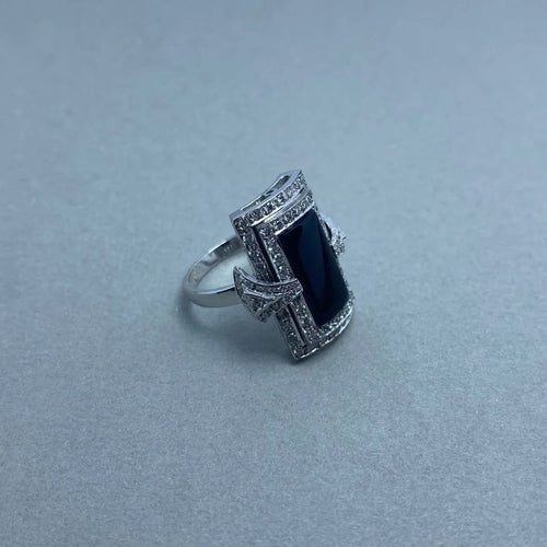Bague 57 Bague en or blanc 14 kt avec diamants et onyx 58 Facettes