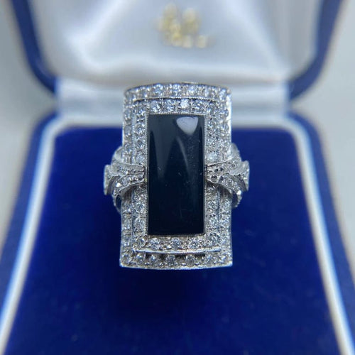 Bague 57 Bague en or blanc 14 kt avec diamants et onyx 58 Facettes