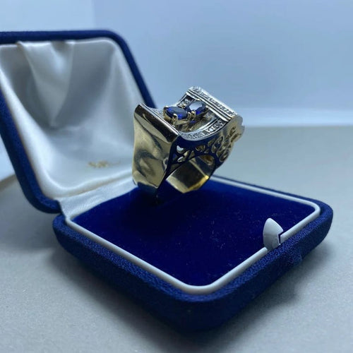 Bague 56 Bague en or 14 kt avec diamants et saphirs 58 Facettes