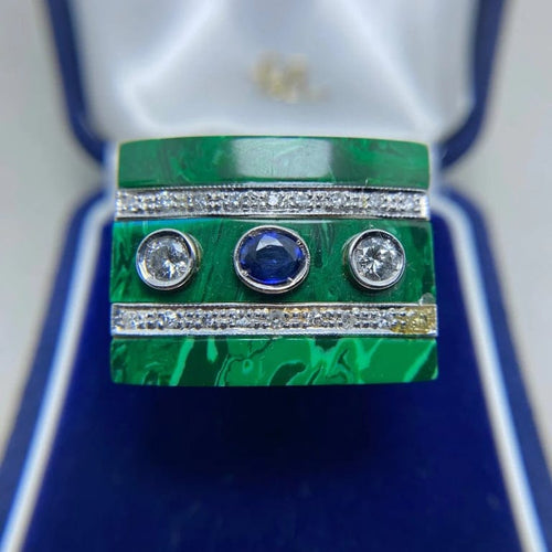 Bague 56 Bague en or blanc 14 kt avec saphir et diamants 58 Facettes