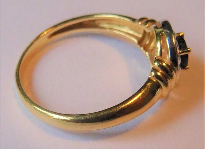 Bague 52 Bague années 40 en or jaune et blanc 18 carats, saphir 58 Facettes