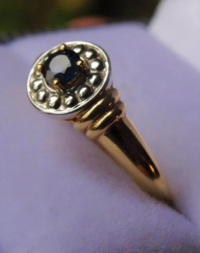 Bague 52 Bague années 40 en or jaune et blanc 18 carats, saphir 58 Facettes