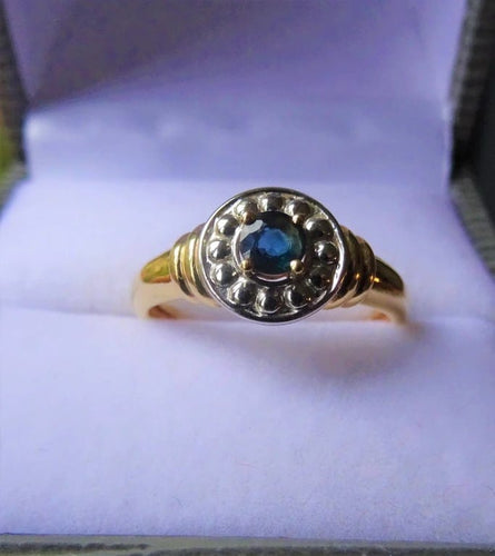 Bague 52 Bague années 40 en or jaune et blanc 18 carats, saphir 58 Facettes