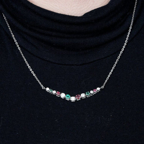 Collier Collier en or blanc 18 carats avec rubis, émeraudes et diamants 58 Facettes 1056180
