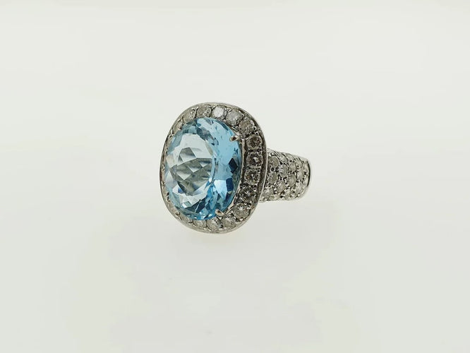 Bague 51 Bague en or blanc 18 carats avec aigue-marine et diamants 58 Facettes