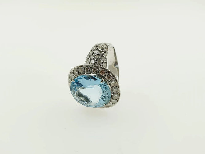 Bague 51 Bague en or blanc 18 carats avec aigue-marine et diamants 58 Facettes