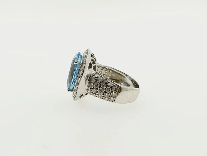 Bague 51 Bague en or blanc 18 carats avec aigue-marine et diamants 58 Facettes