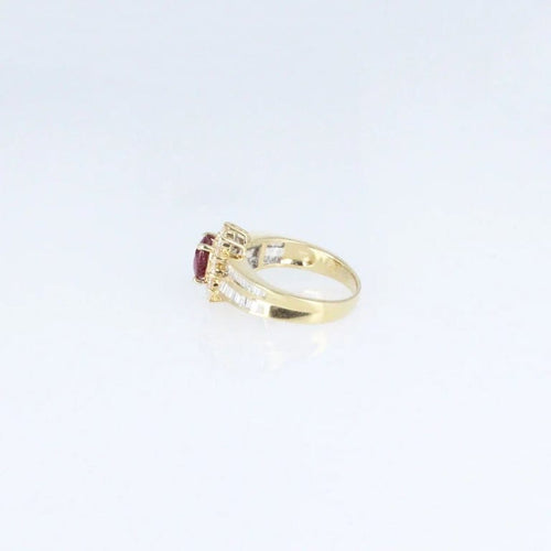 Bague 50 Bague en or jaune 18 carats au rubis ovale et diamants 58 Facettes 001.41417