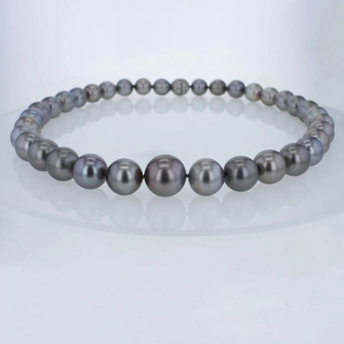 Collier Collier en chute de perles de Tahiti en or gris 18k et diamants 58 Facettes 001.41425