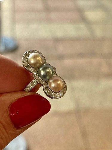 Bague 56 Bague trilogie en platine avec perles et diamants 58 Facettes 1046905